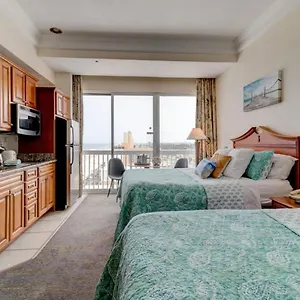 https://driftwood-dreams-pool-hot-tub-tiki-bar-beach.thedaytonabeachhotels.com